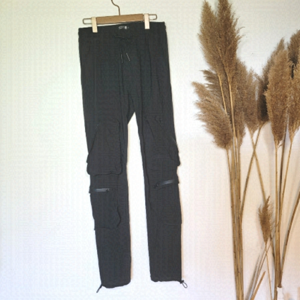 BLACK cargo pants. American Stitch. Medium